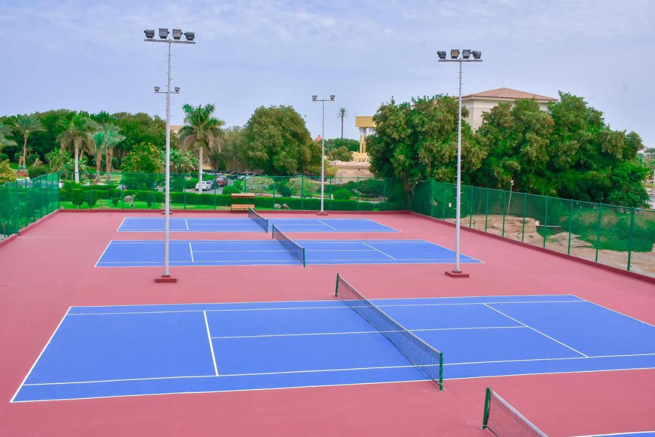 Jaz Aquamarine Hotel Hurghada Exterior photo Tennis courts at the resort